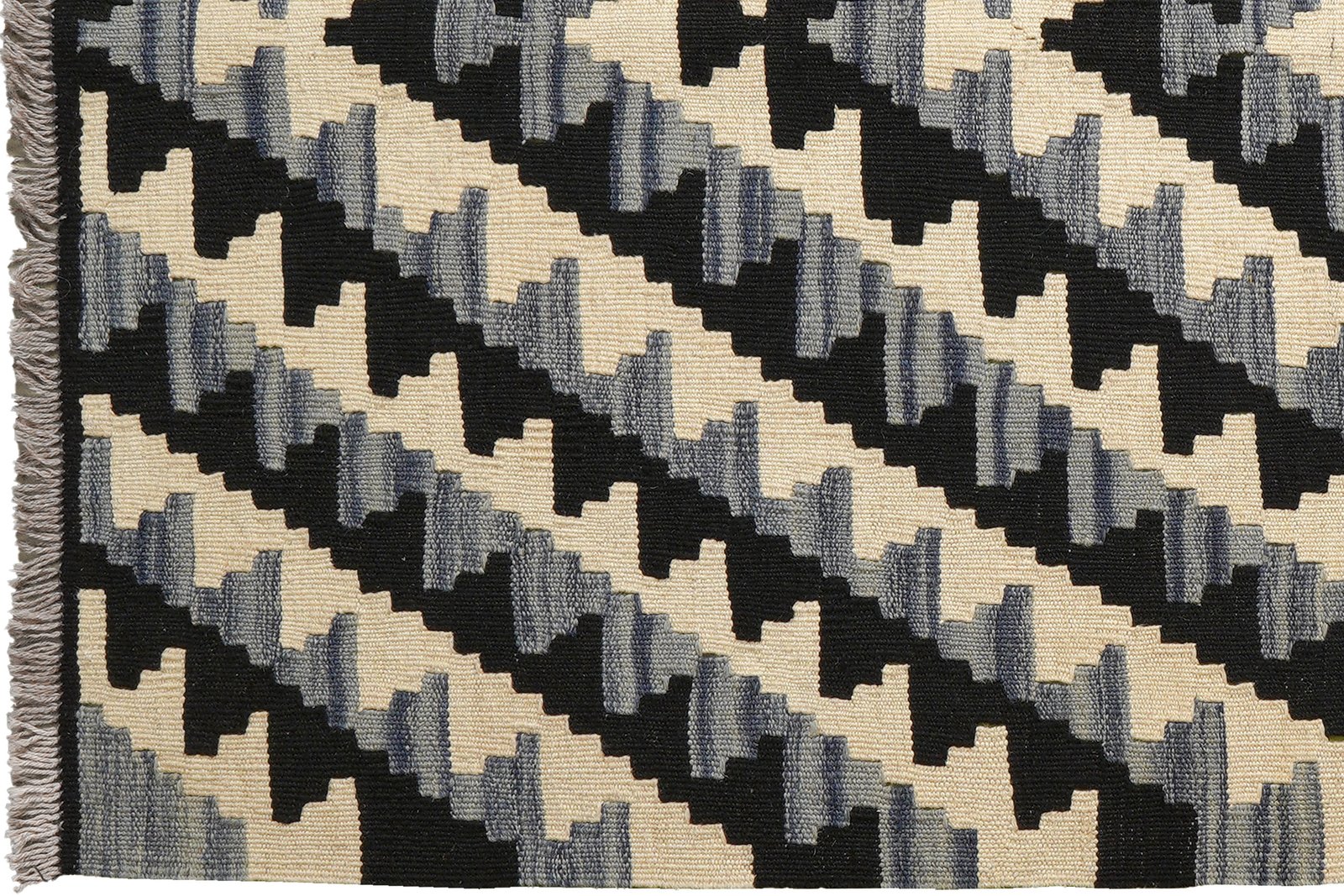 Kelim Gashgai — Handmade, 108x153 cm, Beige, 100% Virgin Wool | View 3