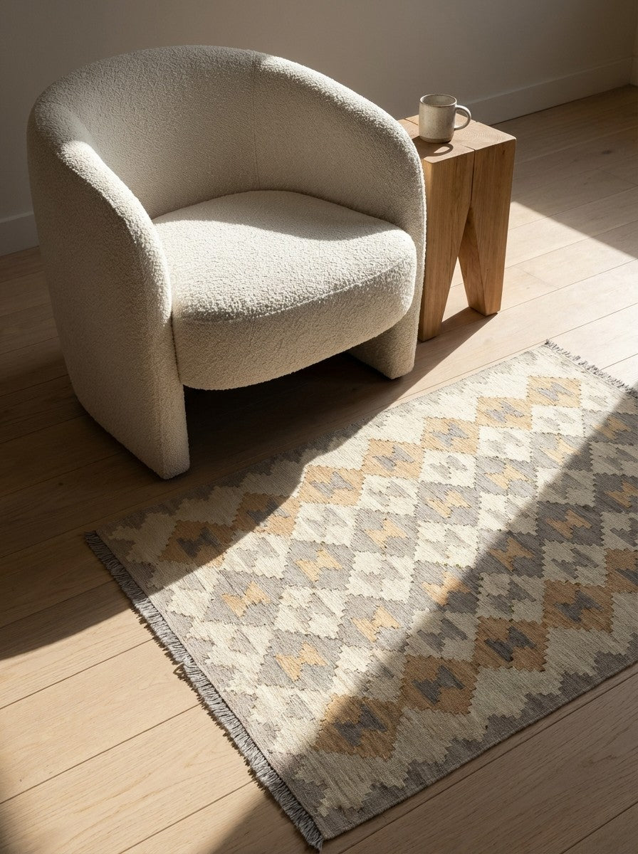 Kelim Gashgai — Handmade, 118x167 cm, Beige, 100% Virgin Wool | Detail view