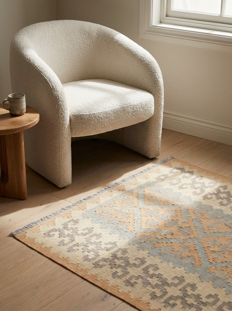 Kelim Gashgai — Handmade, 115x167 cm, Grey, 100% Virgin Wool | Detail view