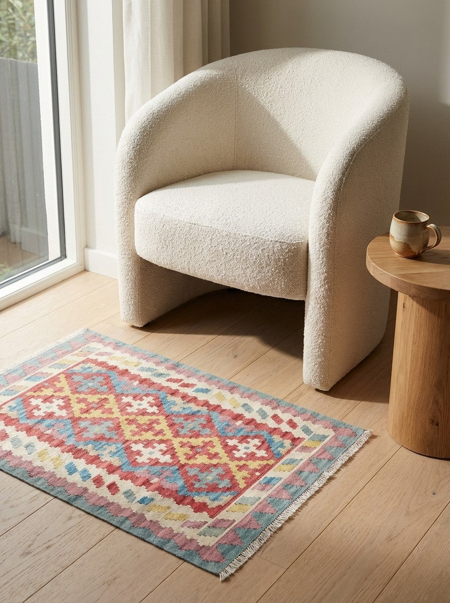 Kelim Gashgai — Handmade, 85x119 cm, Red, 100% Virgin Wool | Detail view