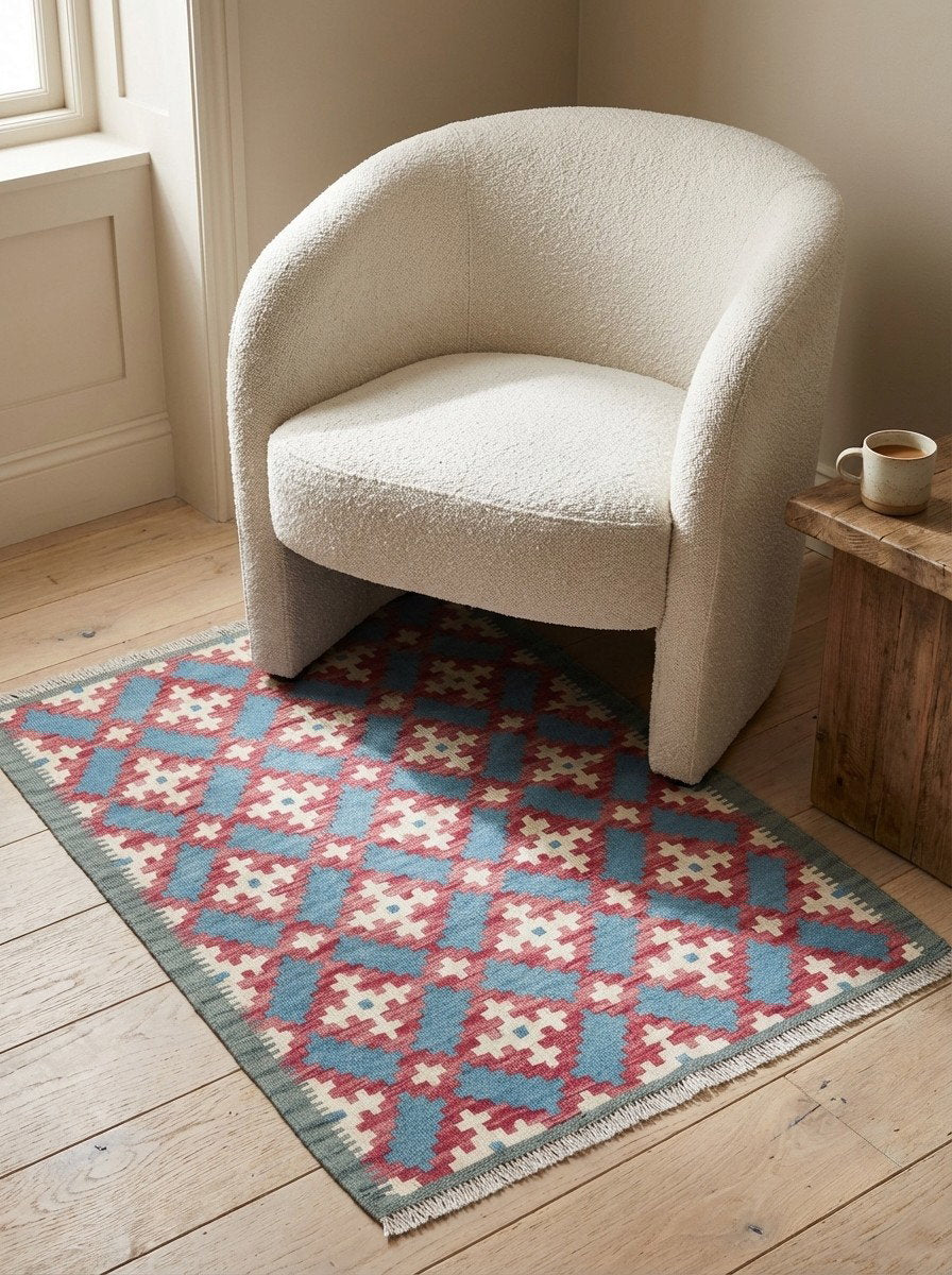 Kelim Gashgai — Handgefertigt, 122x85 cm, Blau, 100% Virgin Wool | Detail view