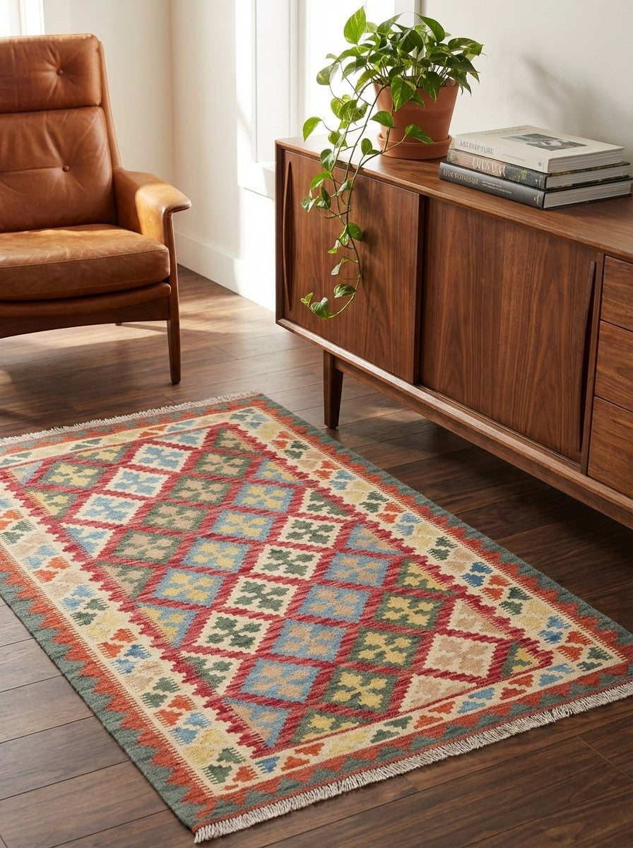 Kelim Gashgai — Handmade, 108x147 cm, Red, 100% Virgin Wool | Back view