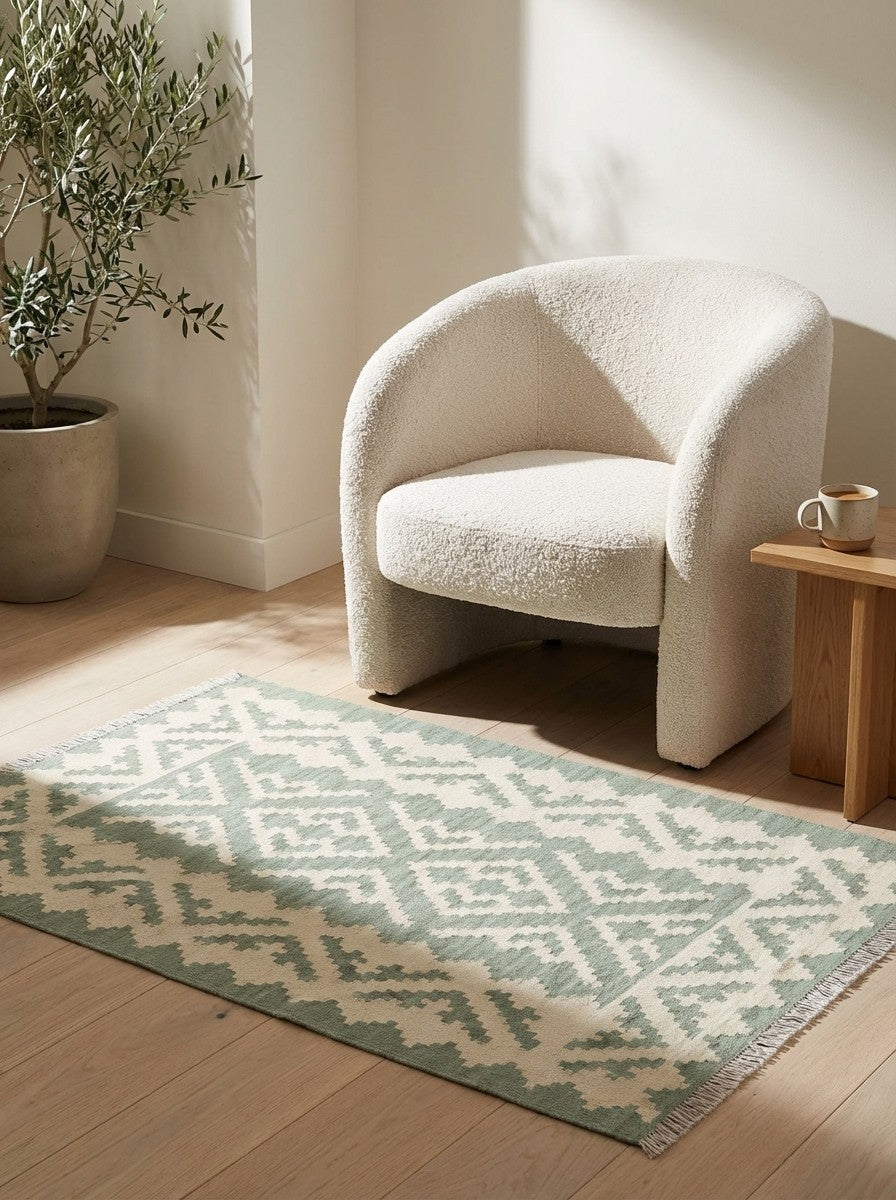 Kelim Gashgai — Handmade, 104x149 cm, Beige, 100% Virgin Wool | Detail view