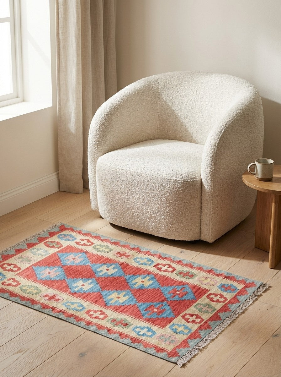 Kelim Gashgai — Handmade, 82x134 cm, Red, 100% Virgin Wool | Detail view