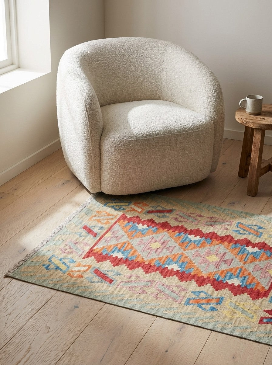 Kelim Gashgai — Handmade, 107x158 cm, Red, 100% Virgin Wool | Detail view