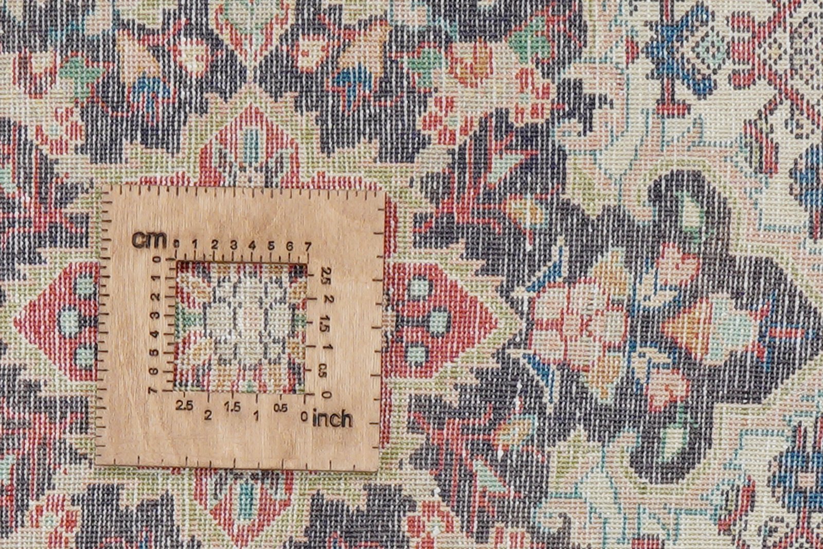 Heritage — Hand-knotted, 98x154 cm, Beige, 100% Virgin Wool | View 8