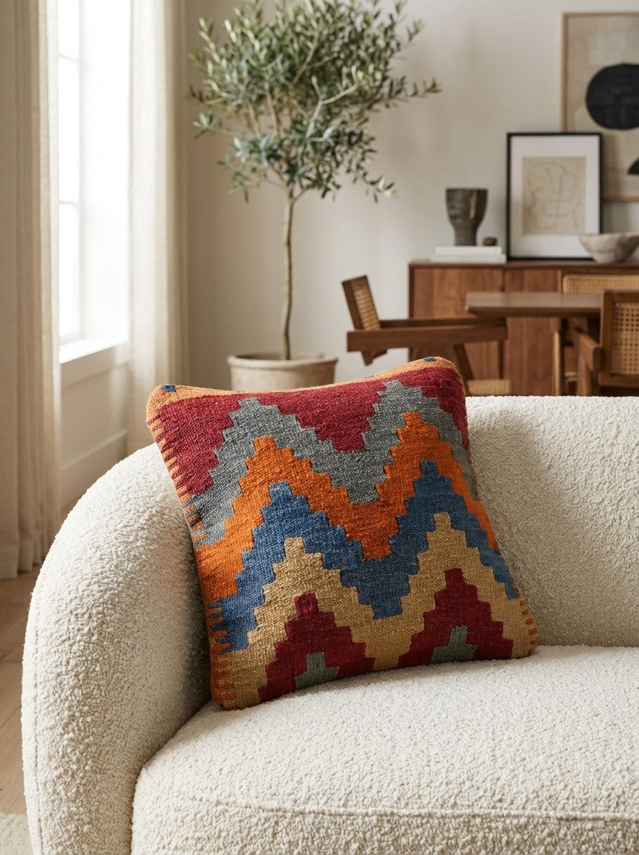 Kelim Kissen — Handmade, 40x40 cm, Multicolor, 100% Virgin Wool | Detail view