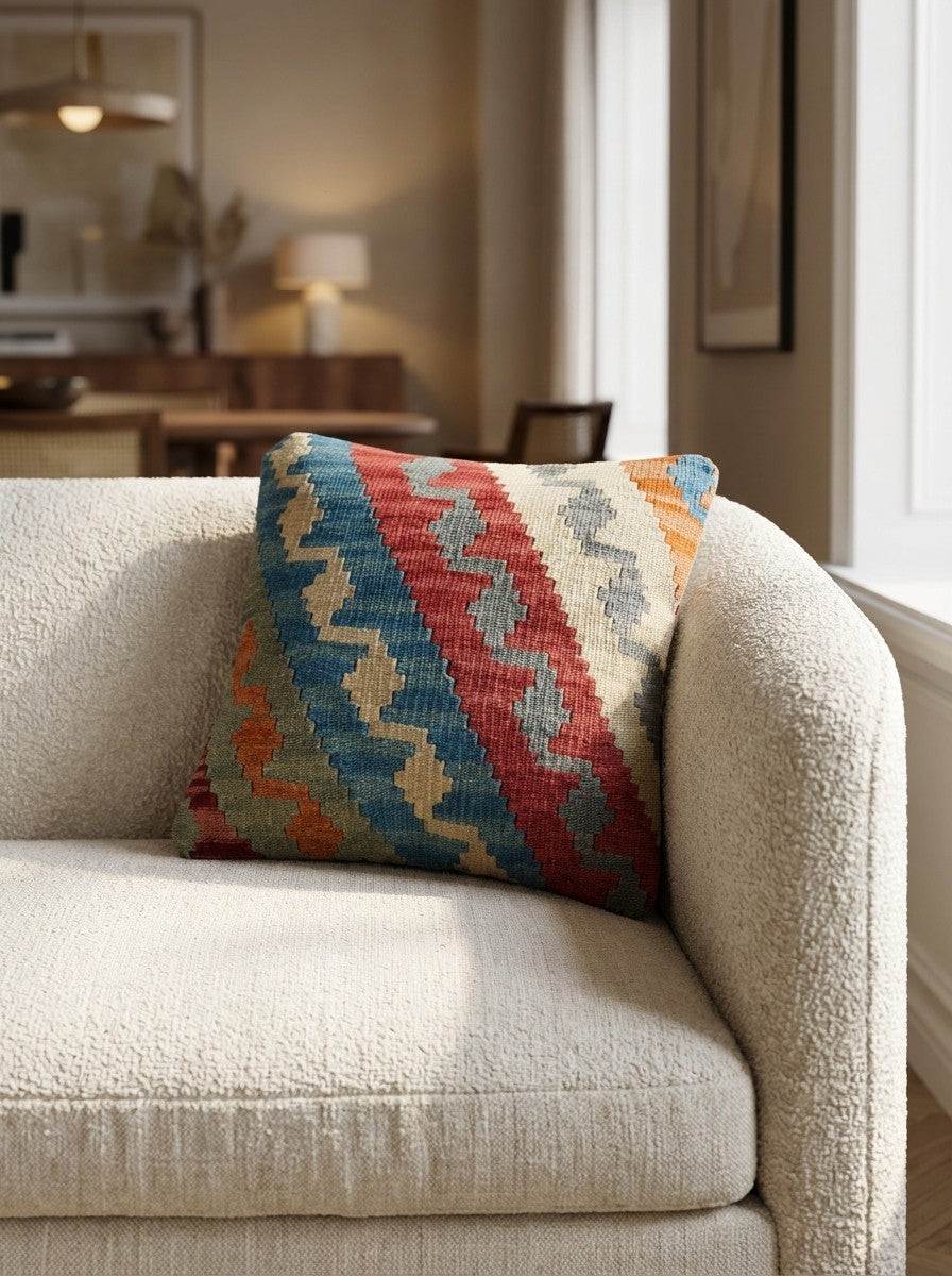 Kelim Kissen — Handmade, 40x40 cm, Multicolor, 100% Virgin Wool | Detail view