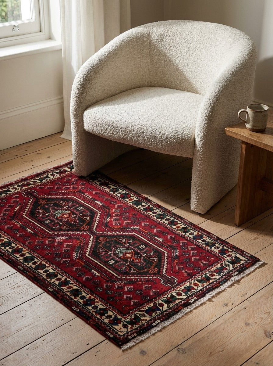 Shiraz — Hand-knotted, 104x157 cm, Red, 100% Virgin Wool | Detail view