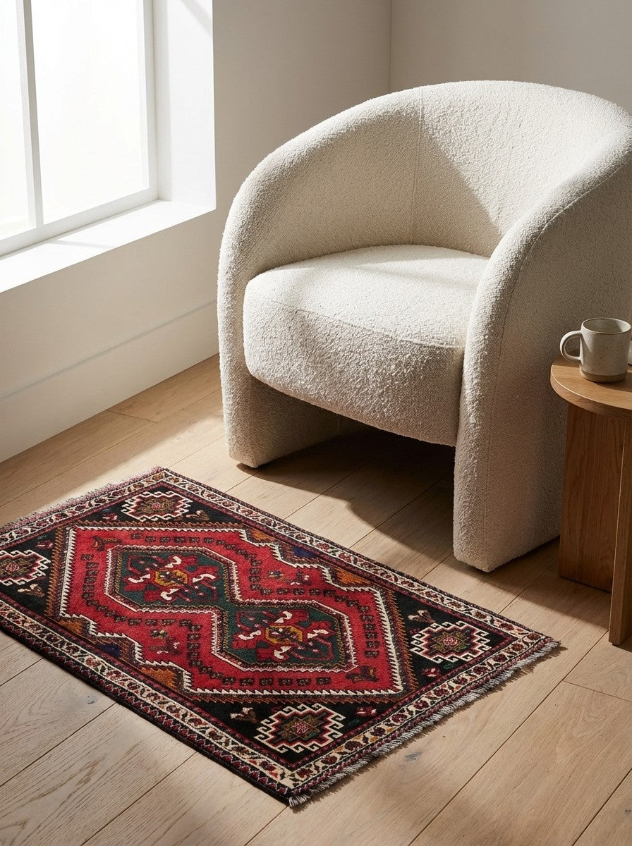 Gashgai — Hand-knotted, 104x149 cm, Red, 100% Virgin Wool | Detail view