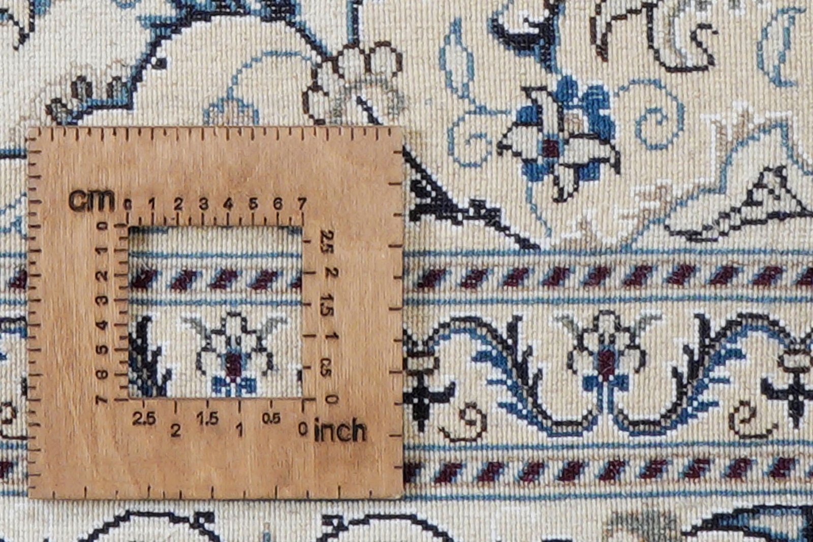 Nain 12La — Hand-knotted, 197x198 cm, Beige, 100% Virgin Wool | View 8
