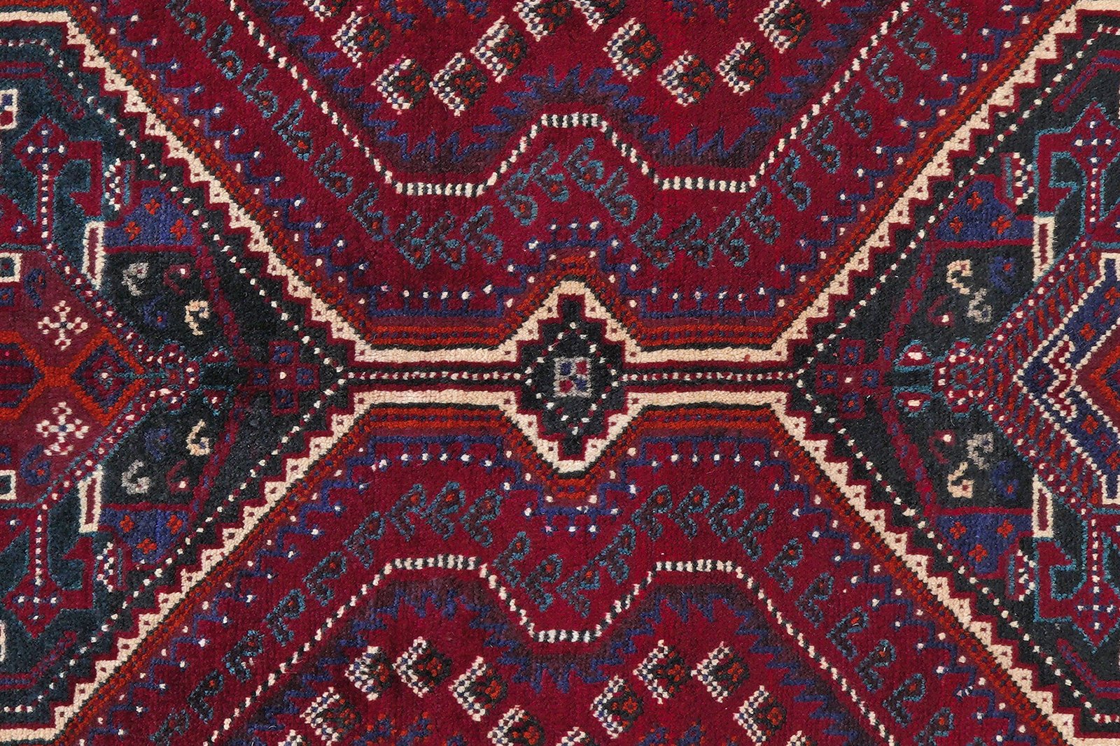 Gashgai — Hand-knotted, 164x205 cm, Red, 100% Virgin Wool | View 6