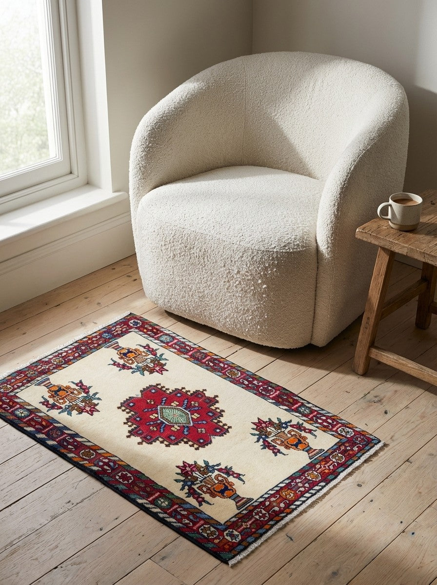 Afshar — Hand-knotted, 73x113 cm, Beige, 100% Virgin Wool | Detail view