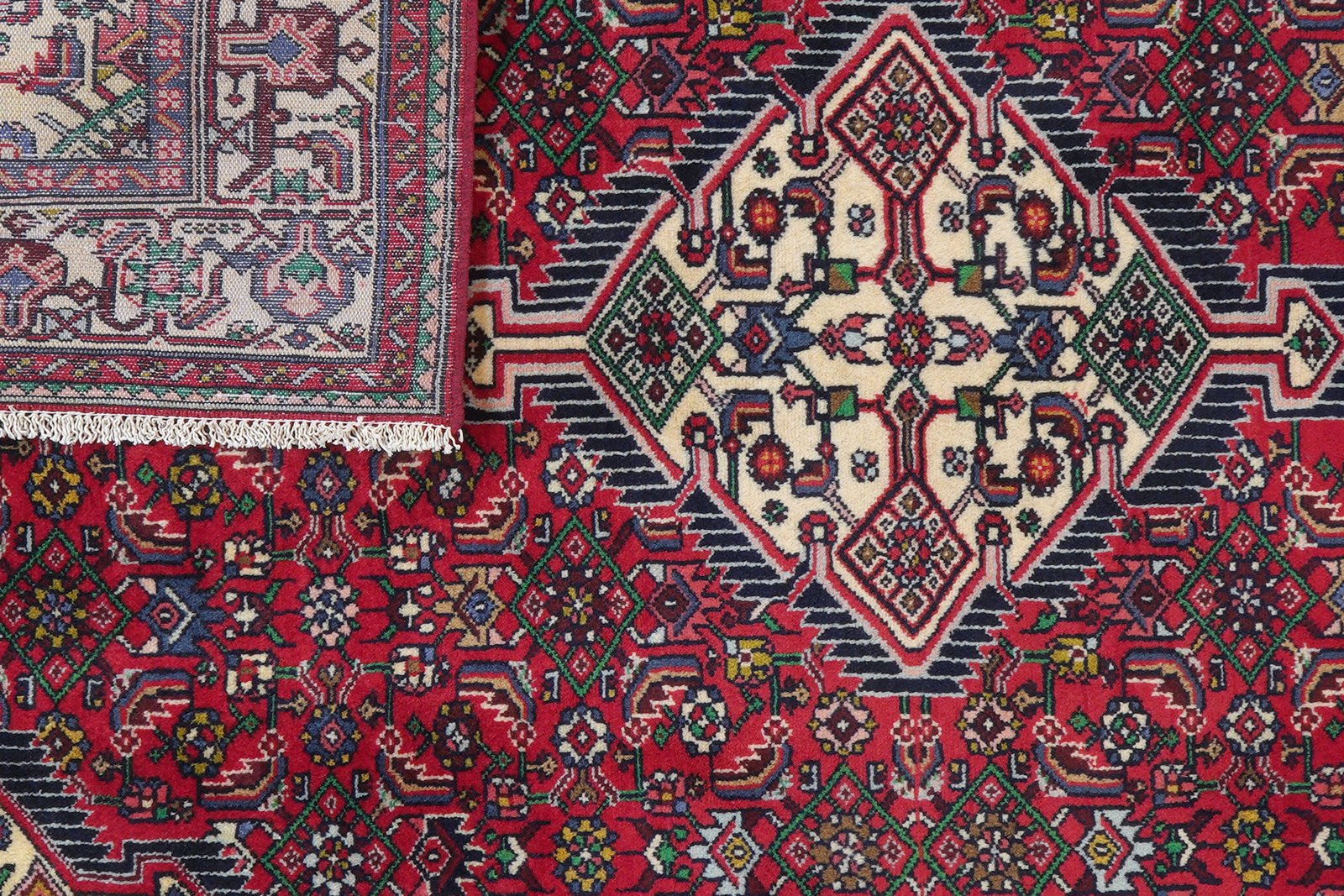 Assadabad — Hand-knotted, 122x192 cm, Red, 100% Virgin Wool | View 7