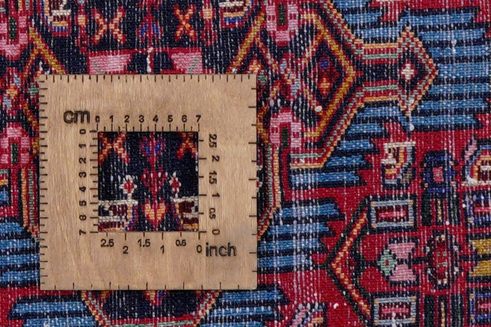 Assadabad — Hand-knotted, 108x143 cm, Red, 100% Virgin Wool | View 8