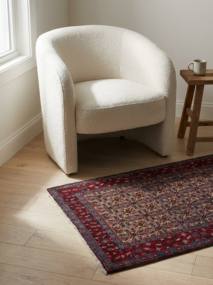 Senneh — Handgefertigt, 143x119 cm, Rot, 100% Virgin Wool | Detail view