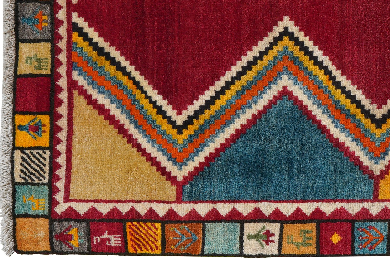 Gashgai — Hand-knotted, 101x148 cm, Red, 100% Virgin Wool | View 3