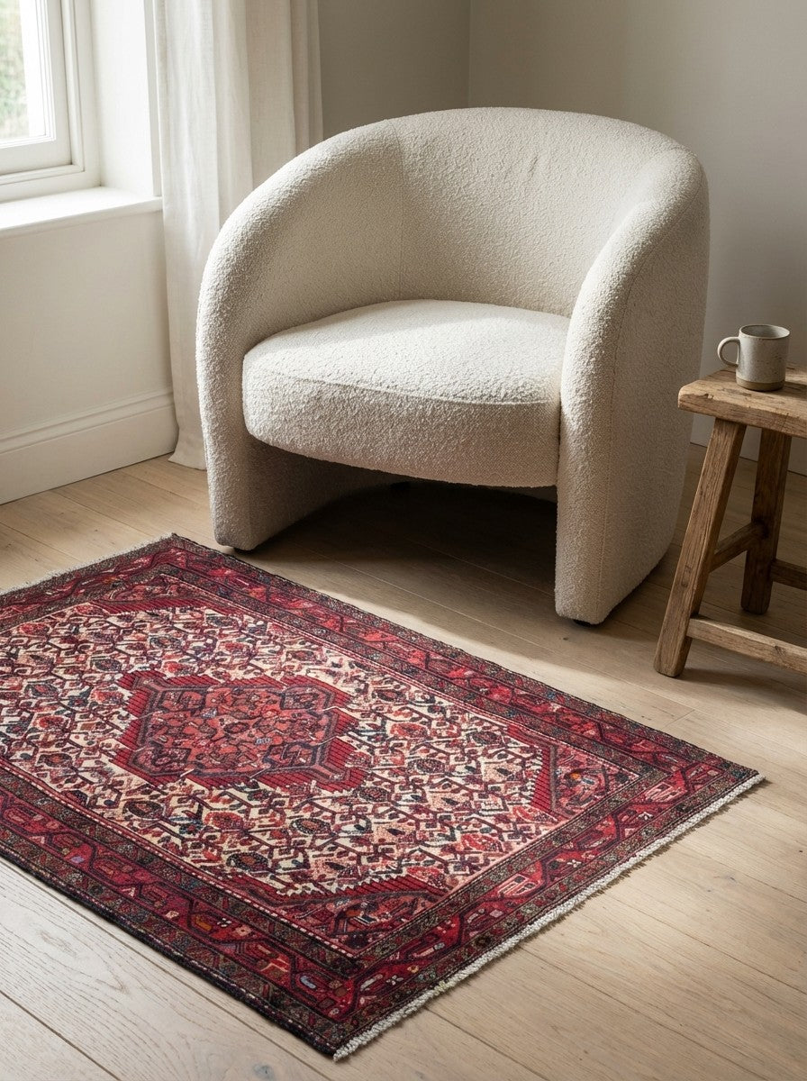 Assadabad — Hand-knotted, 102x152 cm, Beige, 100% Virgin Wool | Detail view