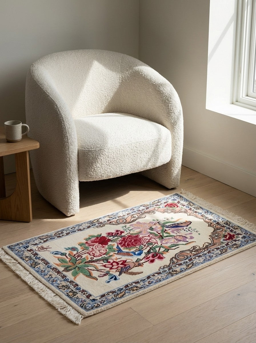 Isfahan — Hand-knotted, 38x55 cm, Beige, 100% Virgin Wool | Detail view