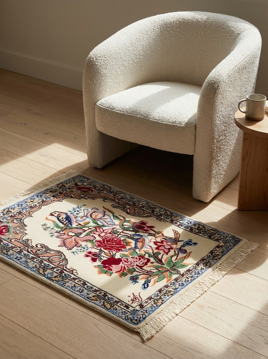Isfahan — Hand-knotted, 37x54 cm, Beige, 100% Virgin Wool | Detail view