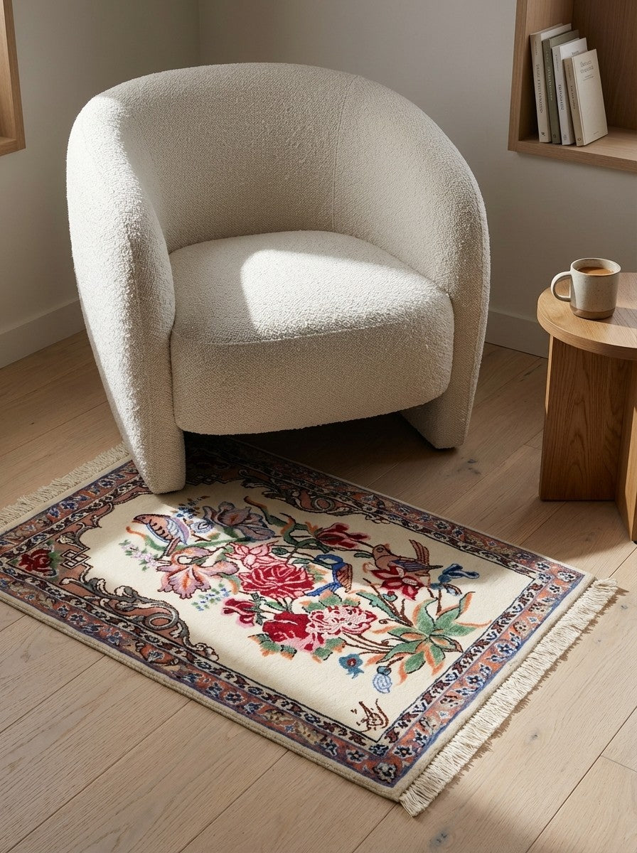 Isfahan — Hand-knotted, 38x52 cm, Beige, 100% Virgin Wool | Detail view
