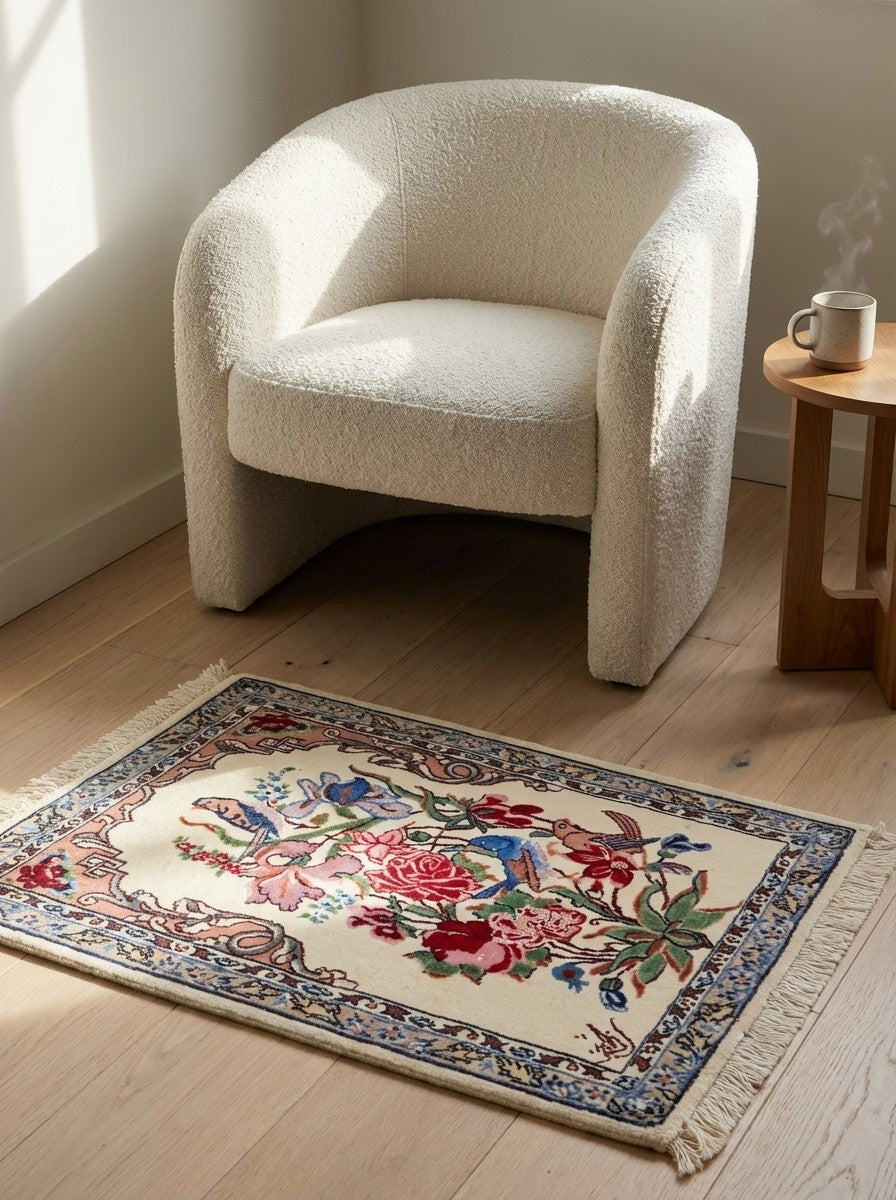 Isfahan — Hand-knotted, 39x52 cm, Beige, 100% Virgin Wool | Detail view