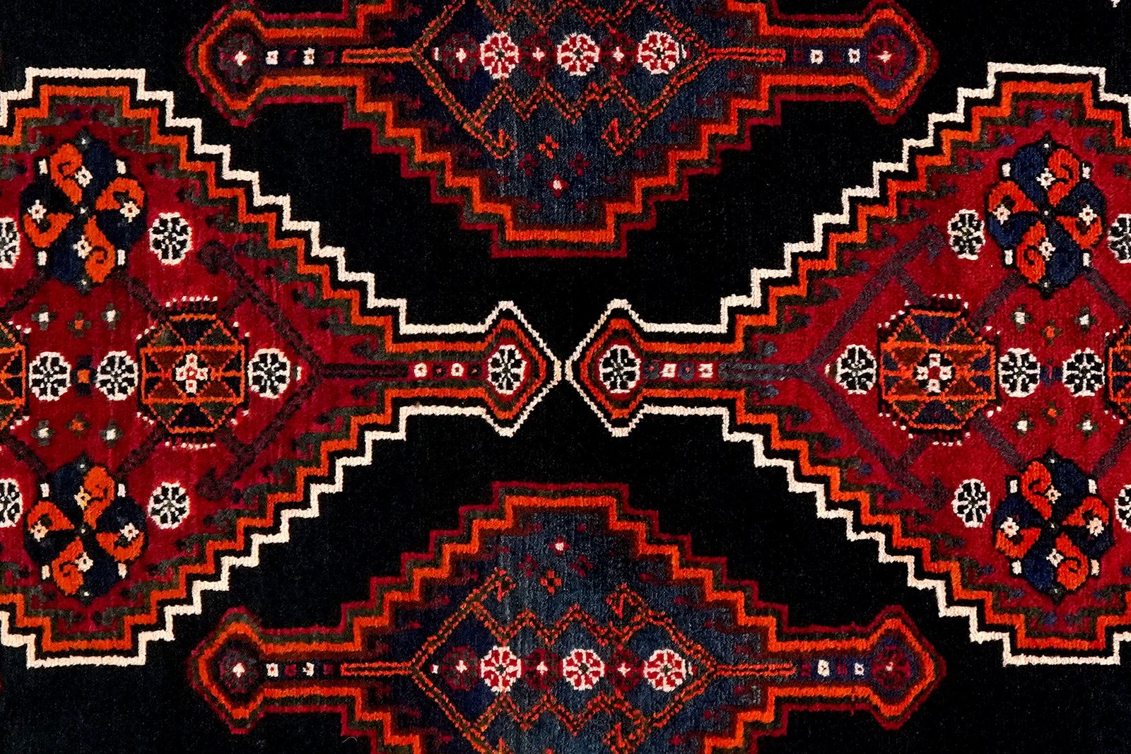 Veramin — Hand-knotted, 142x189 cm, Blue, 100% Virgin Wool | View 4