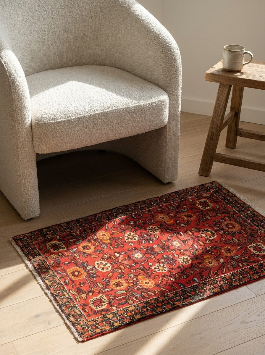 Farahan — Hand-knotted, 57x78 cm, Red, 100% Virgin Wool | Detail view