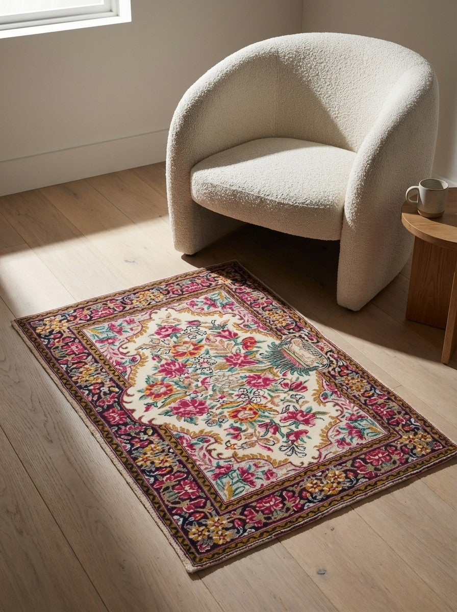Kirman — Hand-knotted, 89x59 cm, Beige, 100% Virgin Wool | Detail view