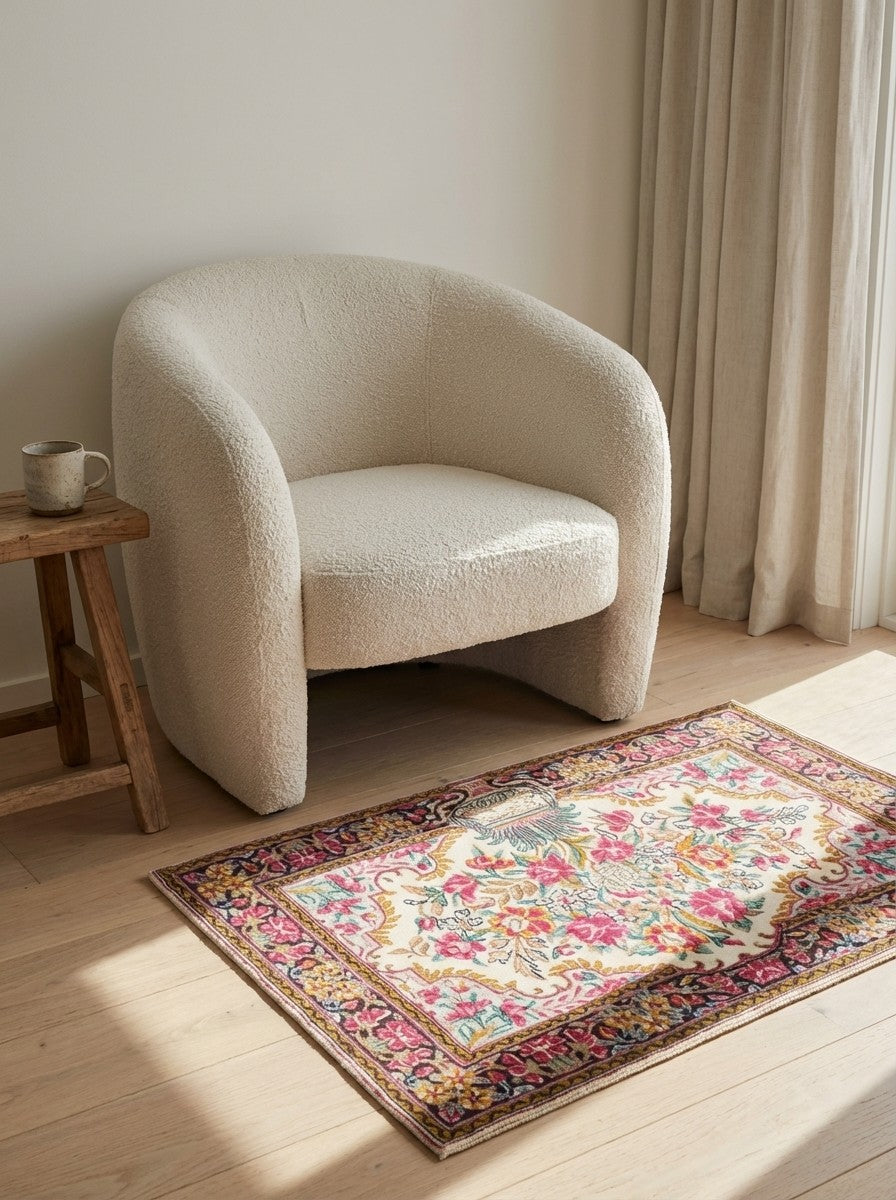 Kirman — Hand-knotted, 88x58 cm, Beige, 100% Virgin Wool | Detail view