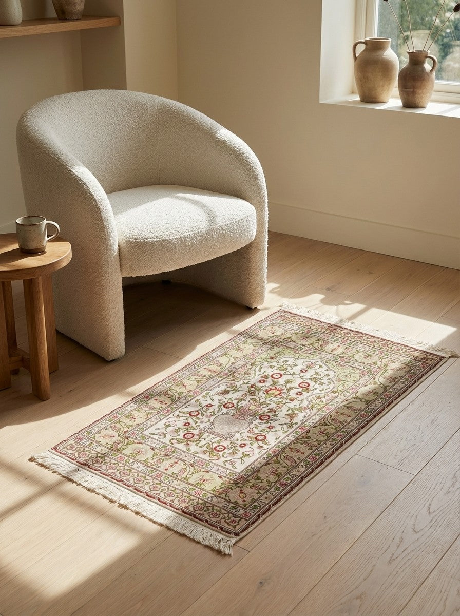 Hereke-Seide — Hand-knotted, 60x91 cm, Beige, 100% Silk | Detail view