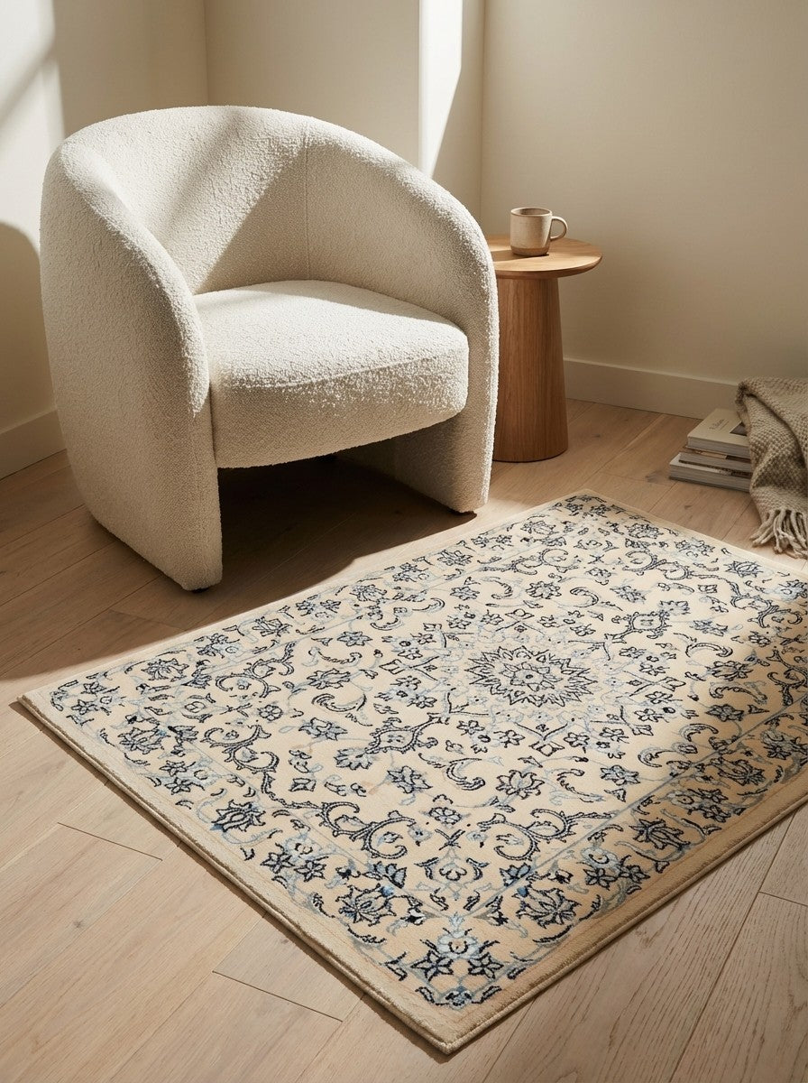 Nain 9La — Hand-knotted, 78x124 cm, Beige, 100% Virgin Wool | Detail view